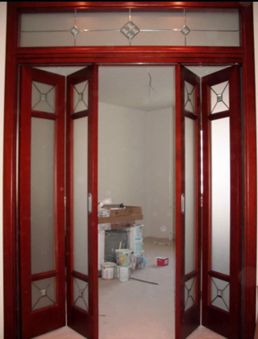 Дверь гармошка с декоративными стеклянными вставками Благовещенск