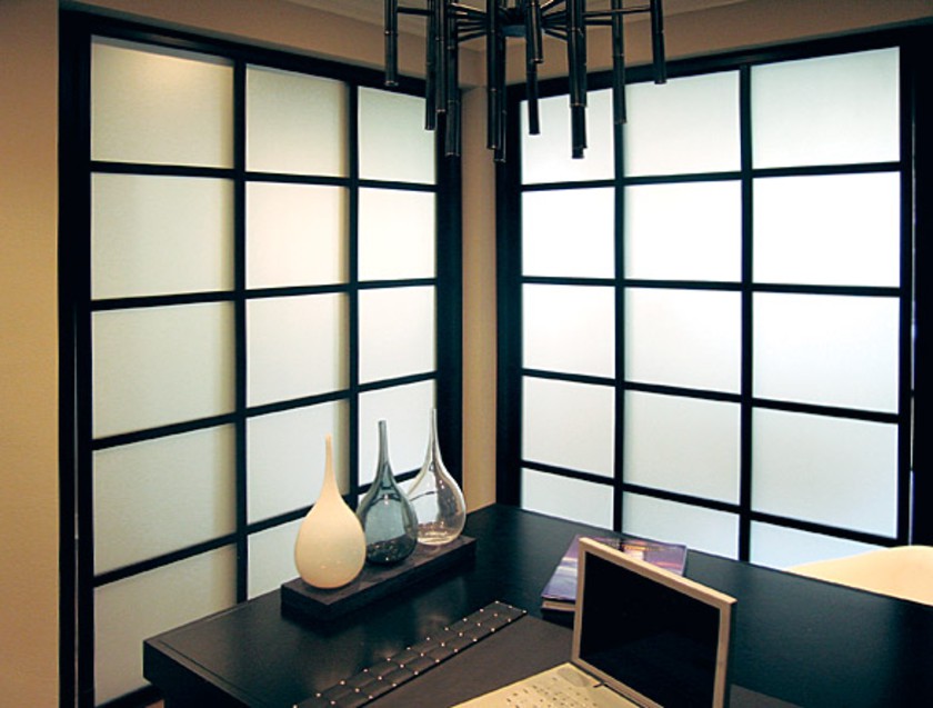 Угловая перегородка в японском стиле с матовым стеклом Благовещенск